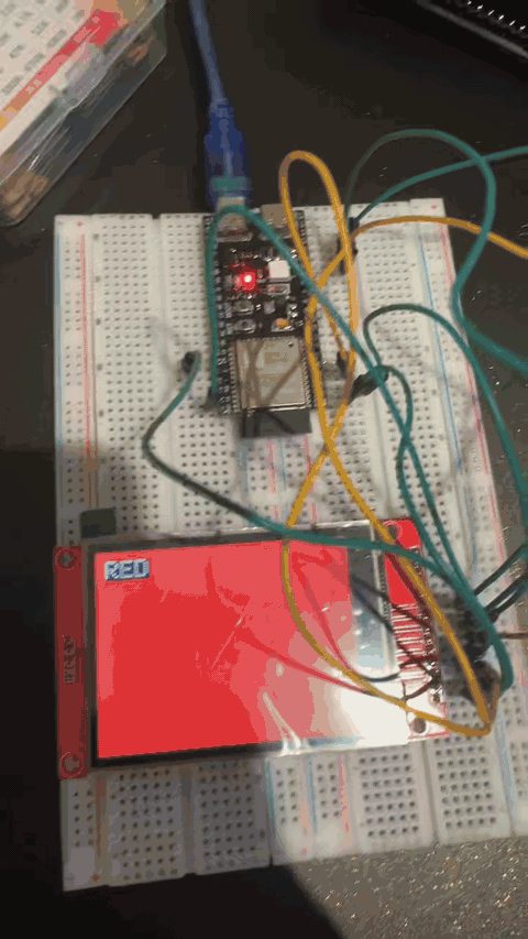 ESP32-S3 点亮 TFT 屏幕的实拍演示（循环 GIF）